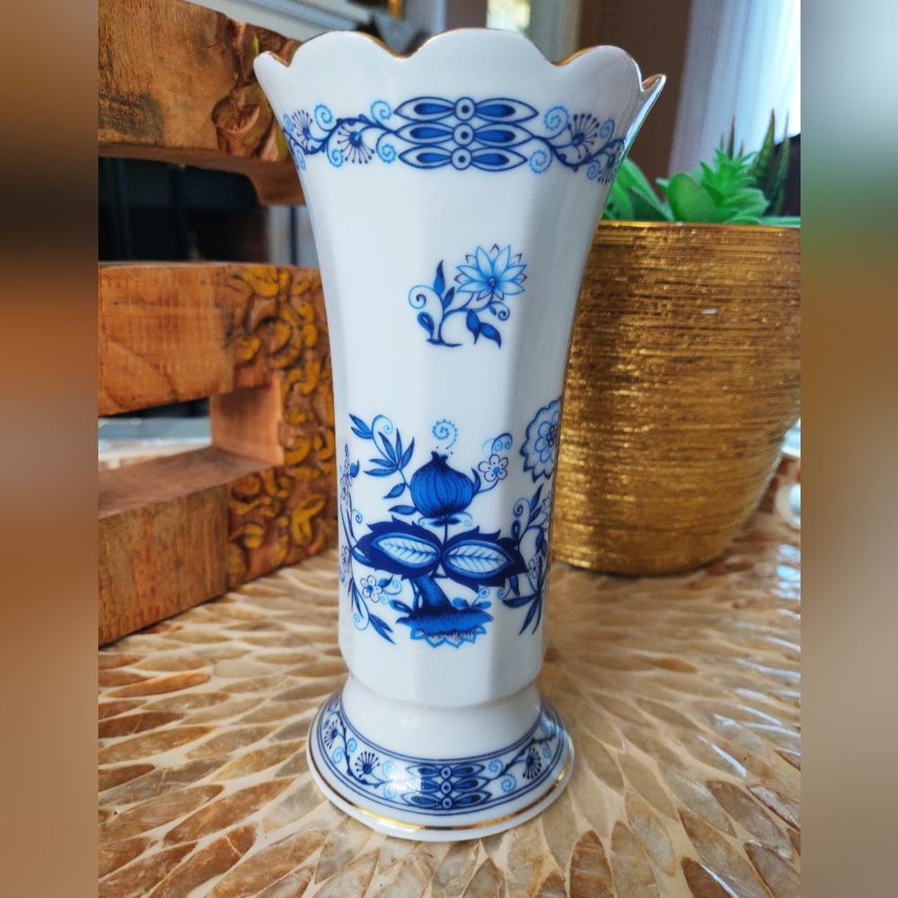 Vintage Bareuther Waldsassen Vase.